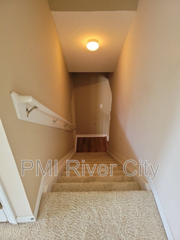 Building Photo - 14283 Big Spring St