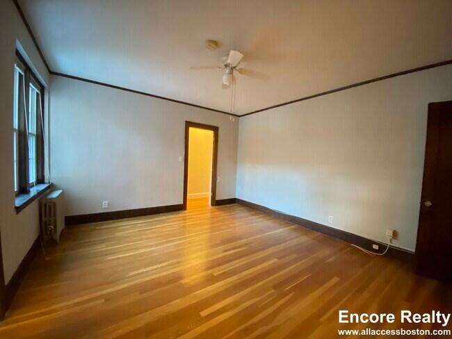 Building Photo - 110 College Ave