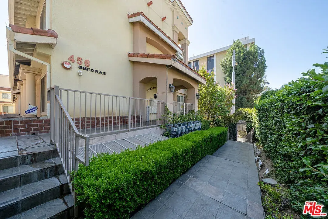 Building Photo - 456 Shatto Pl