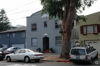 Building Photo - 1005 Burlingame