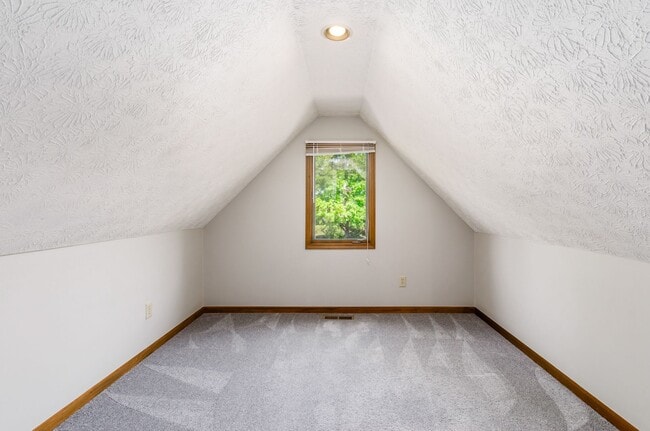 Building Photo - 4857 Dierker Rd