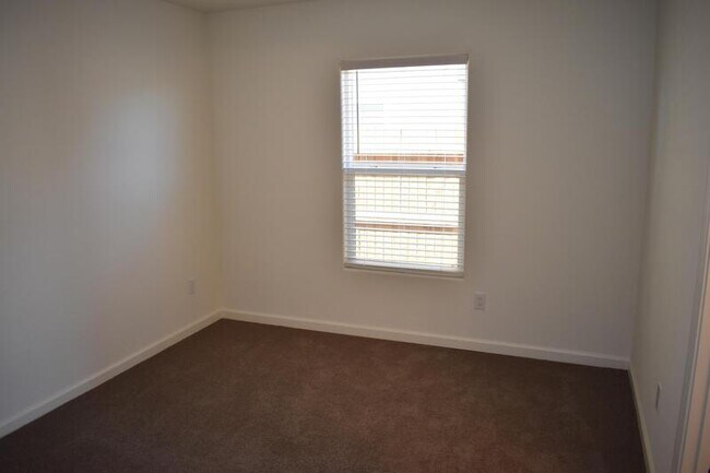 Building Photo - 4027 Bayonet Dr