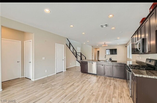 Building Photo - 43 Heathrow Lake Ave