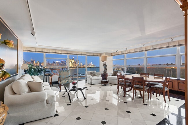 Building Photo - 6050 Boulevard E