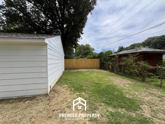 Building Photo - NEWLY RENOVATED 4BR/2BA Whitehaven Home | Detached 2-Car Garage & Tile Floors