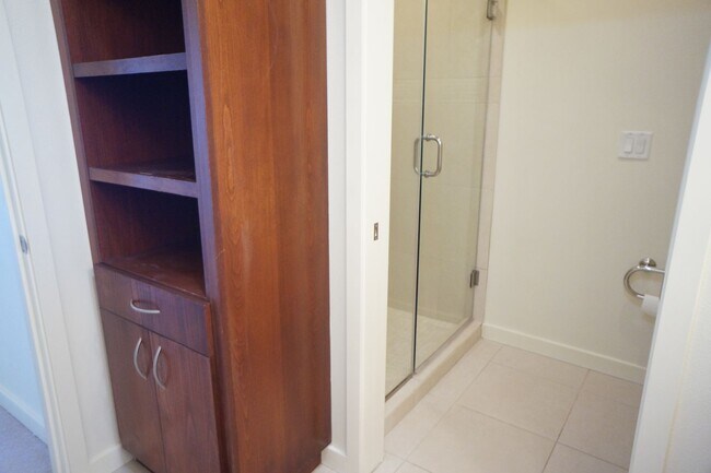 Building Photo - S. Corbett Beautiful two bedroom condo wit...