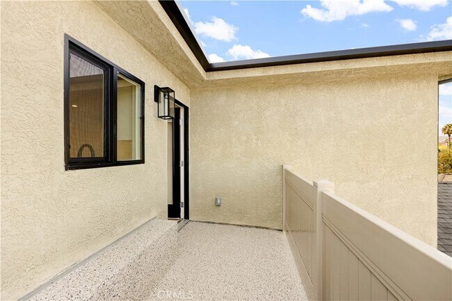 Building Photo - 4038 Somers Ave