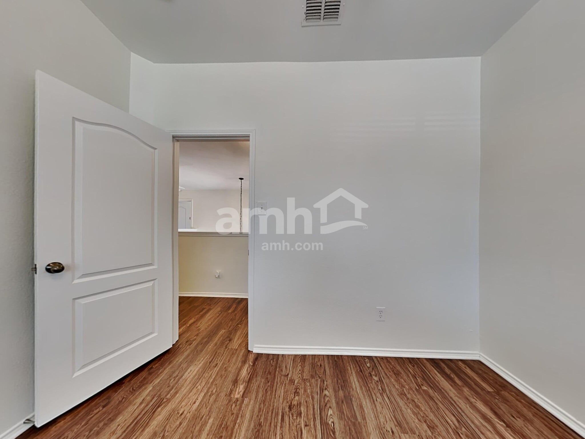 Building Photo - 2820 Hereford Rd