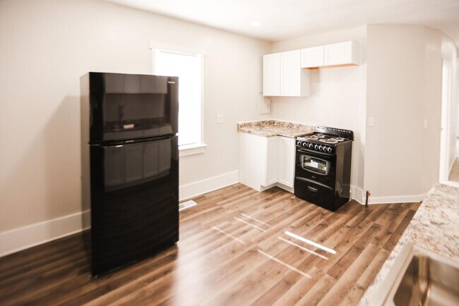 Building Photo - 628 Evesham Ave