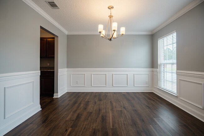 Building Photo - 717 Highgrove Ct