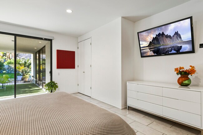 Building Photo - 1411 Via Isla