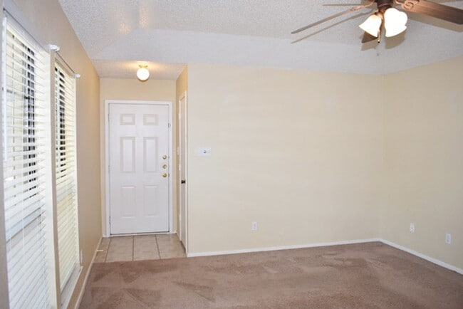 Building Photo - 7009-7011 Overton Park