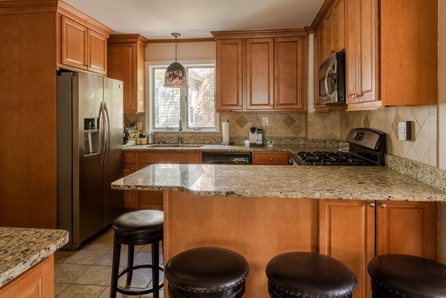 Building Photo - 22 Embassy Rd