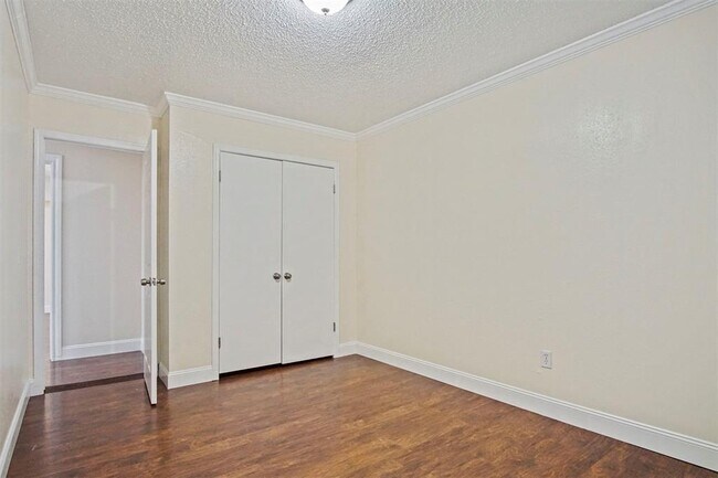 Building Photo - 625 Hawthorne Pl