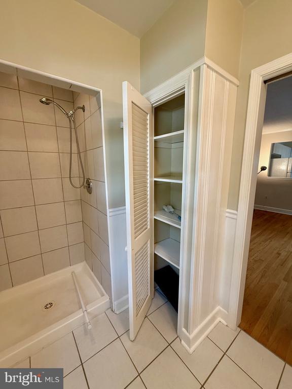 Building Photo - 225 Dewey Dr