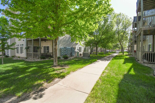 Building Photo - 7434 S Louise Ave