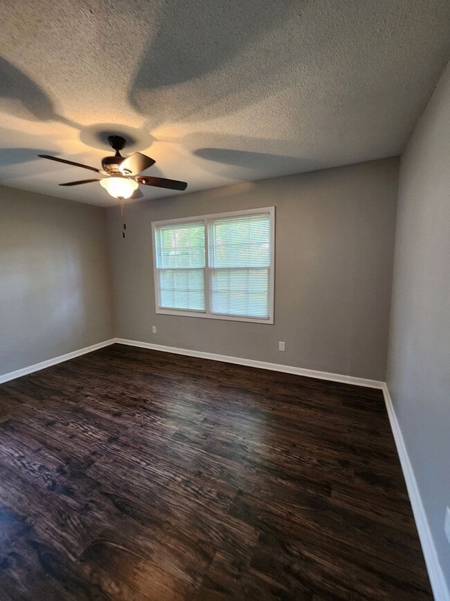 Building Photo - Spacious Brick Home with Modern Upgrades &...