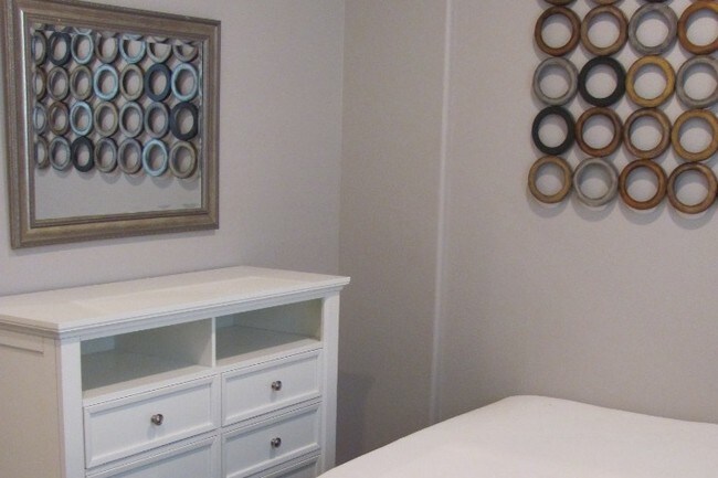 Building Photo - 3043 Hopkins St