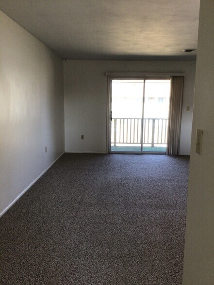 Building Photo - 2275 N Cable Rd