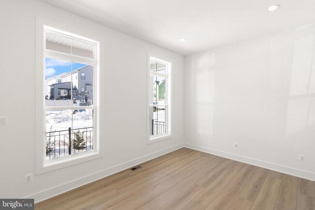 Building Photo - 853 N Manchester St