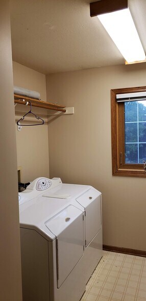 Building Photo - 9020 Iltis Dr