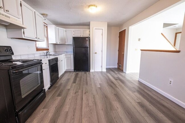 Building Photo - 54 Price St