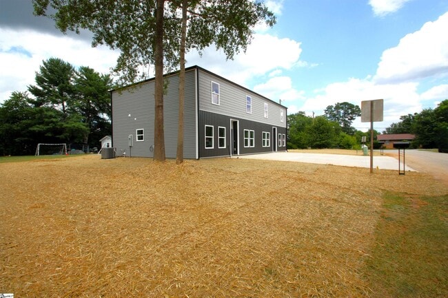 Building Photo - 404 Sierra Rd