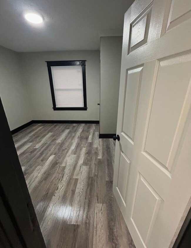 Building Photo - Gorgeous Updated 3 bedroom house!