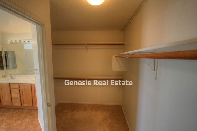Building Photo - Large 5 Bedroom in Star Valley