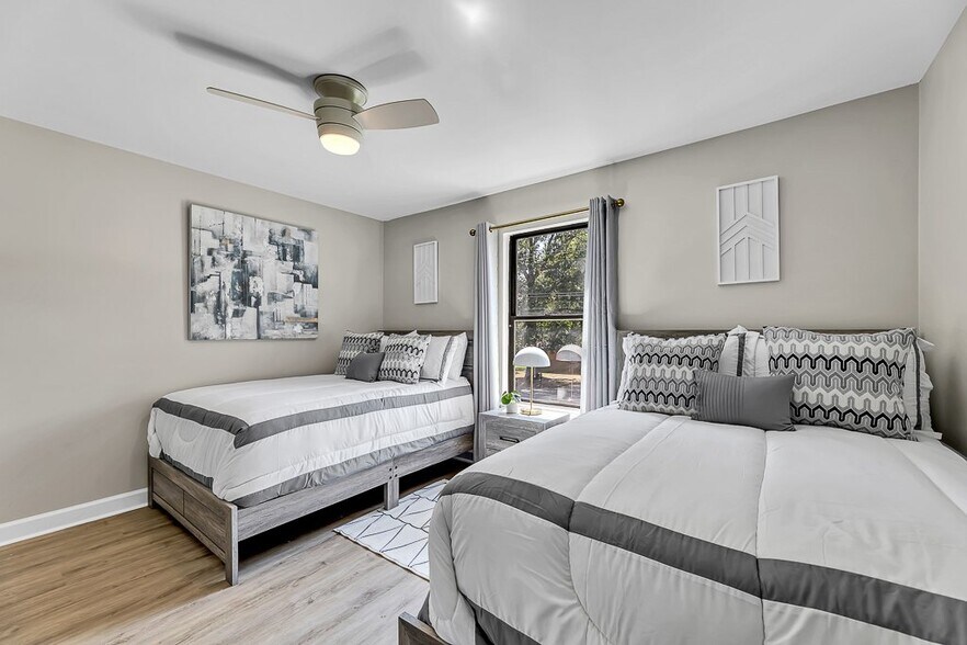 Building Photo - 703 2nd St