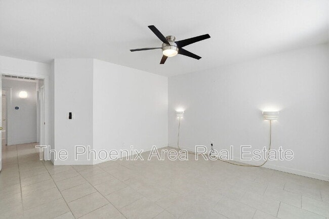 Building Photo - 507 W Nopal Ave