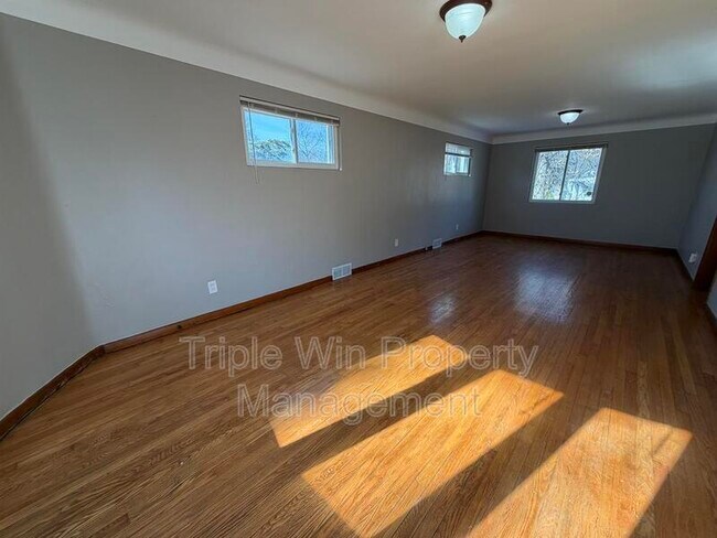 Building Photo - 8385 Latty Ave