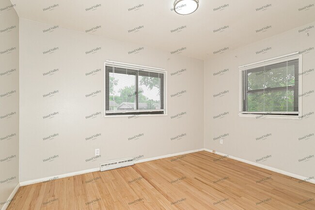 Building Photo - 822 Lightwood Dr
