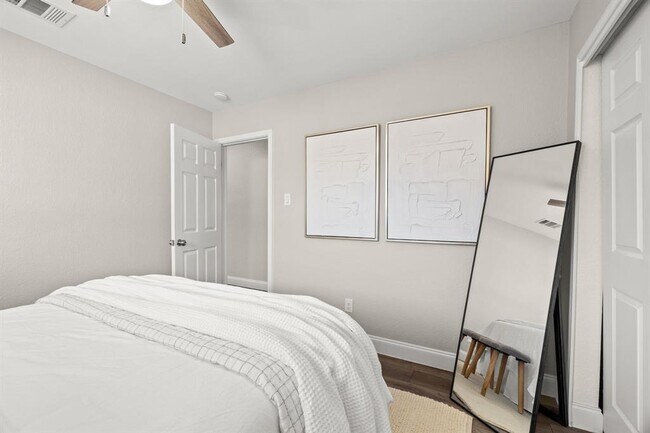 Building Photo - 1506 Woodstone S