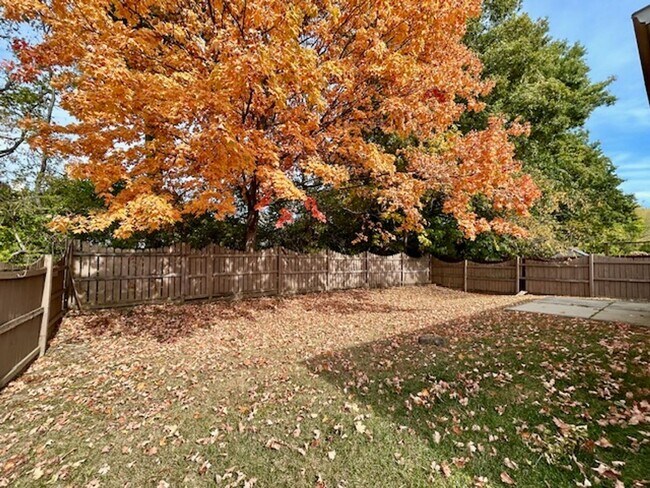 Building Photo - Stunning 3 Bedroom/2 Bath home in Pike Tow...