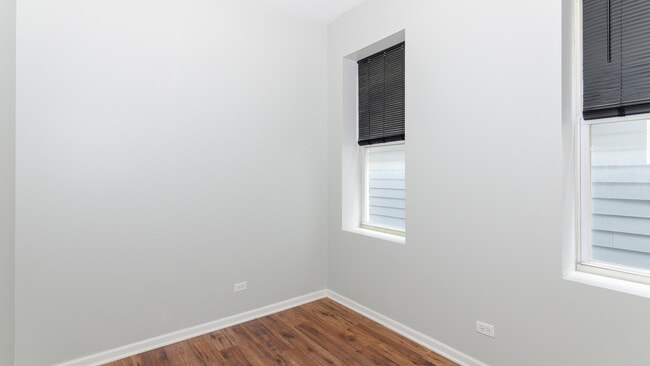 Building Photo - 1355 W Walton St