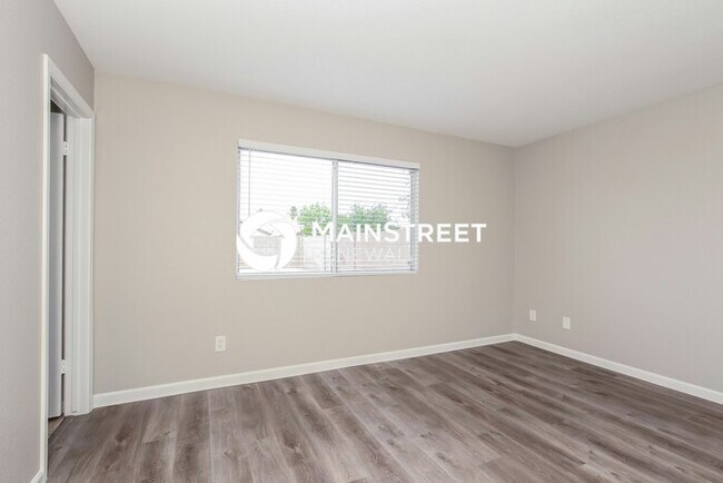 Building Photo - 4 Bedroom Pet-Friendly Home in PHOENIX, AZ with Main Street Renewal