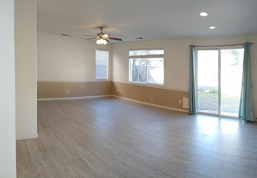 Building Photo - 21 Anjou Cir