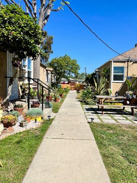 Building Photo - 642 Rose Ave