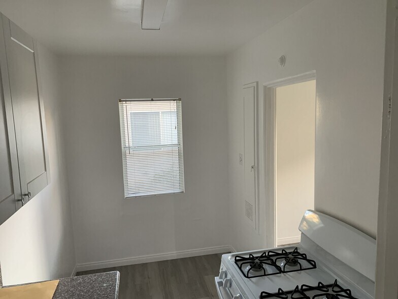 Building Photo - 1026 Elm Ave