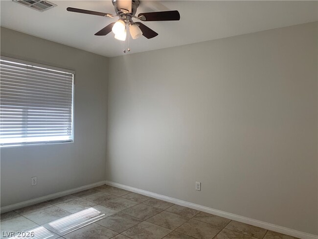 Building Photo - 548 Zuber Ave