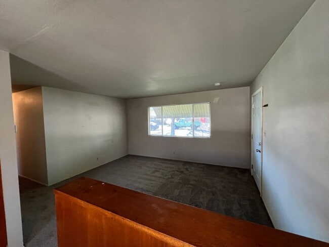 Building Photo - Single story one bedroom unit with covered carport!