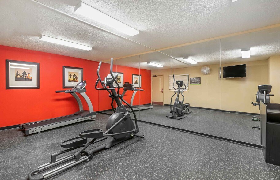Building Photo - Furnished Studio-Des Moines - West Des Moines