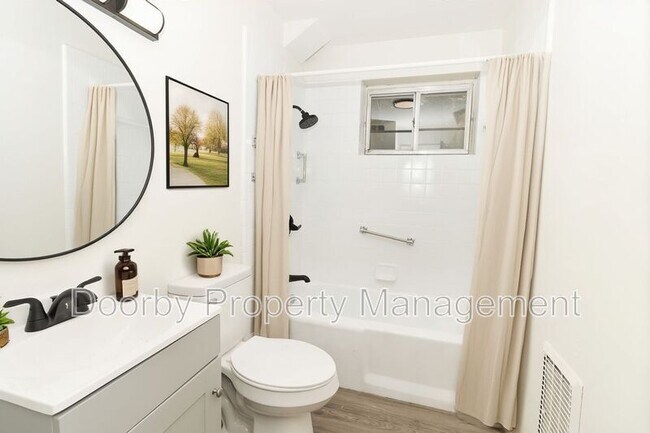 Building Photo - 513 Donaldson Rd