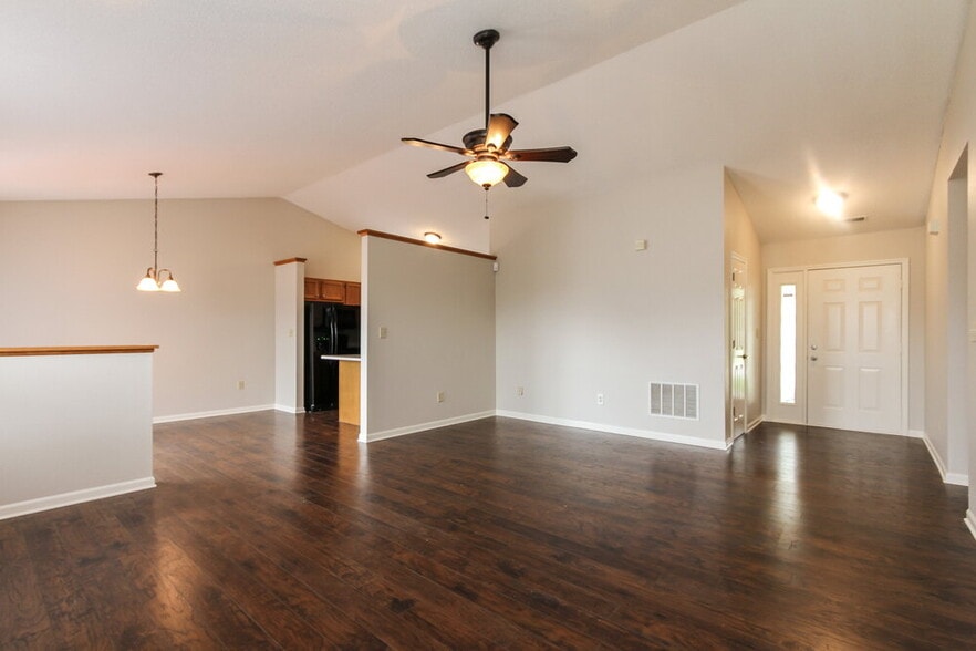 Building Photo - 47 W Flat Rock Dr