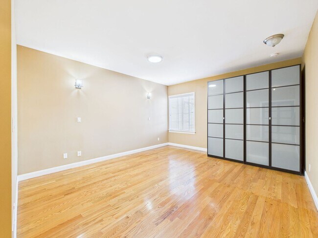 Building Photo - Spacious 3 bed/2 bath in prime Ingleside location near Ocean Ave.