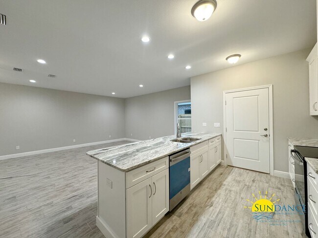 Building Photo - Stunning Centrally Located, a MUST see!