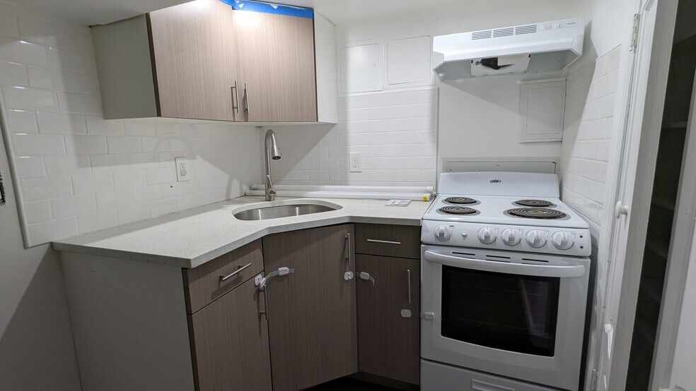Primary Photo - 84-24 129th St
