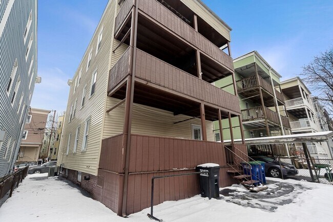 Building Photo - 83 Marion St