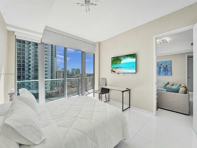 Building Photo - 17475 Collins Ave